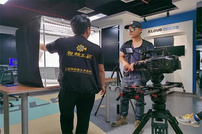 企業(yè)宣傳片拍攝團(tuán)隊(duì)構(gòu)成與市場(chǎng)營(yíng)銷(xiāo)策劃的協(xié)同